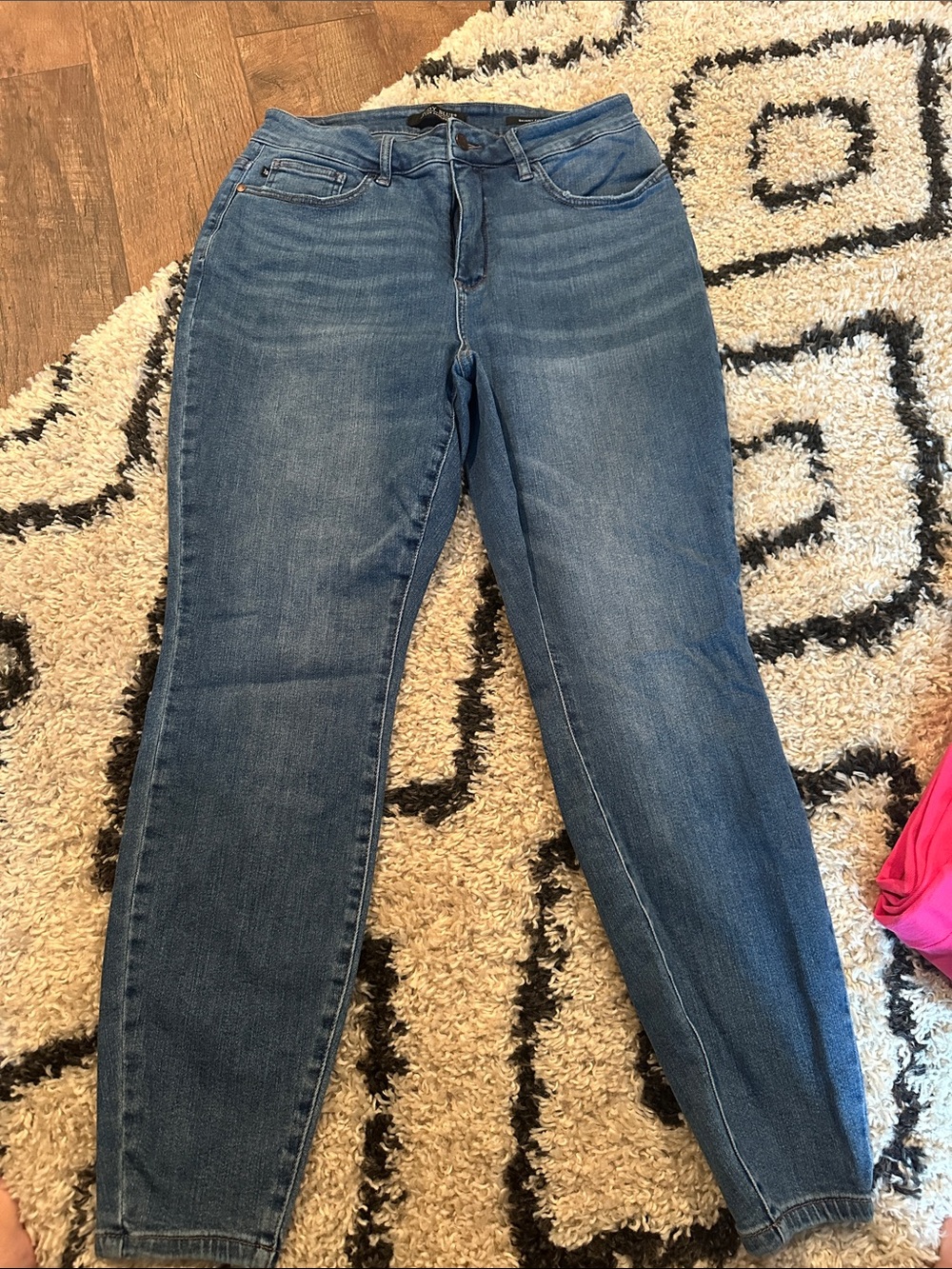 Judy Blue Mid-Rise Skinny Jeans in Medium Blue Wash